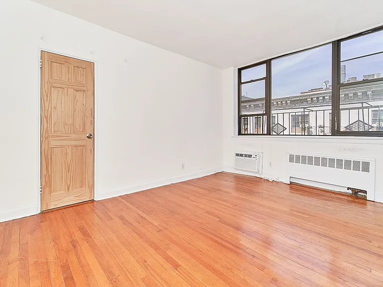 400 W 45th St #2B — Photo 3