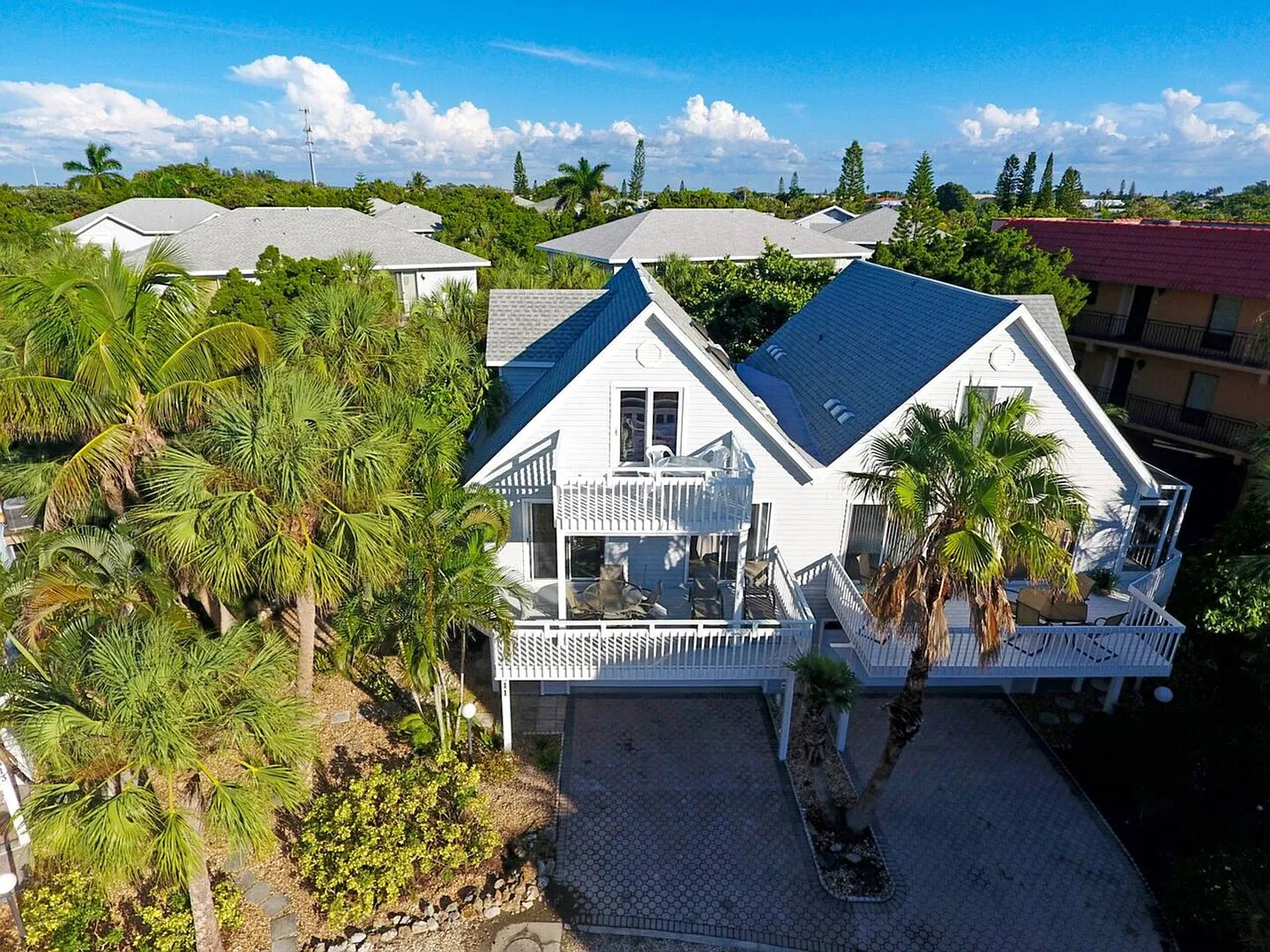 Steps to Beach, Shared Heated Pool, 4 Decks, Game Room — Photo 2