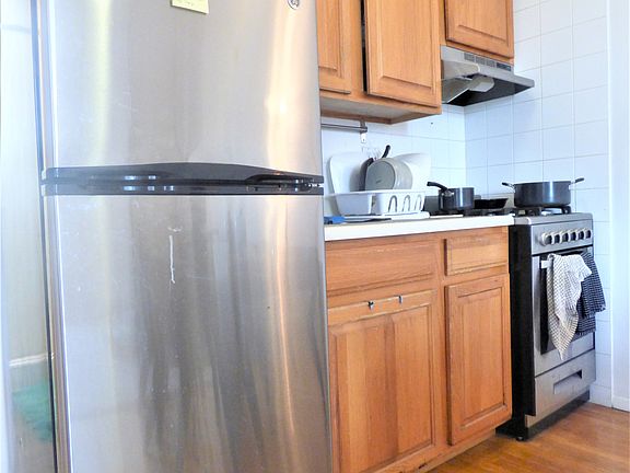 3rd image of 120 Sullivan St APT 5a