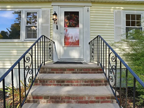 34 Andover St, Wilmington, MA 01887