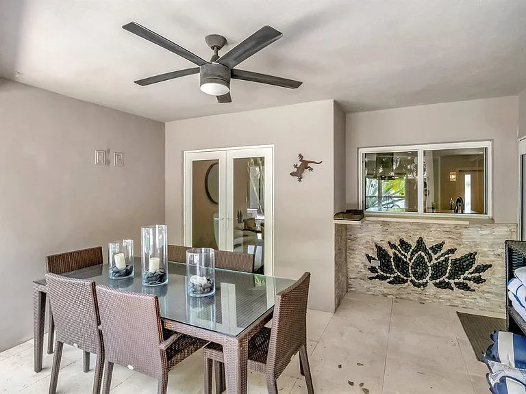 855 Berkeley St — Photo 27