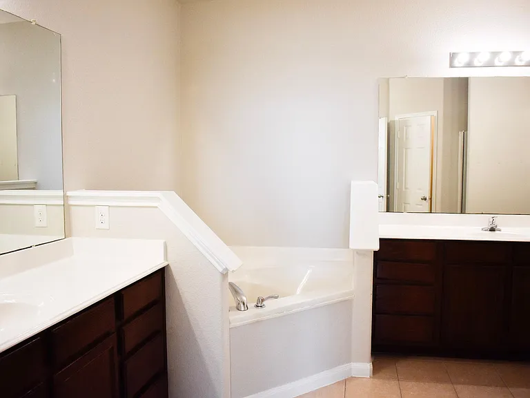 2127 Mandarin Way — Photo 2