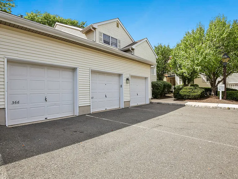 366 Potomac Dr — Photo 17