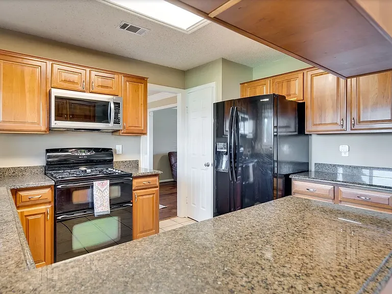 2600 Crepe Myrtle Dr — Photo 8