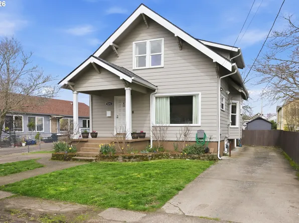 8243 NE Hassalo St, Portland, OR 97220