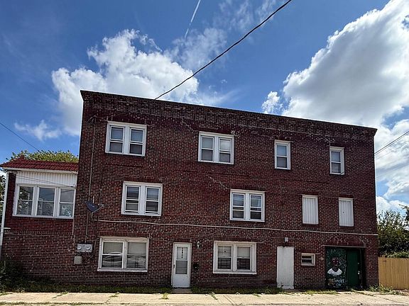 3rd image of 1300 S Merrimac Rd