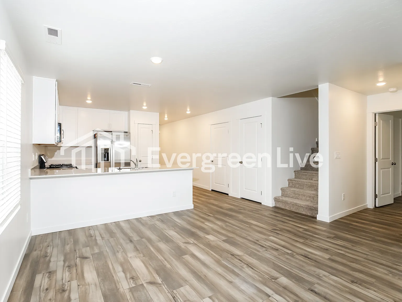 4 bed, 2.5 bath, 1874 sqft, $2,295 — Photo 3