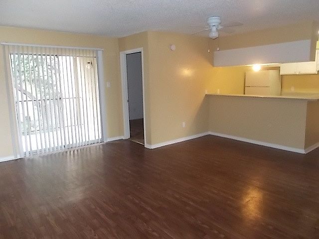 1st image of 5025 Amesbury Dr APT 118