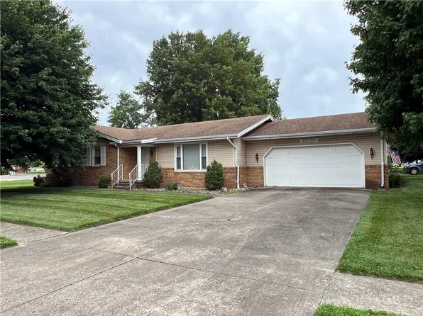 1001 Holly Dr, Effingham, IL 62401