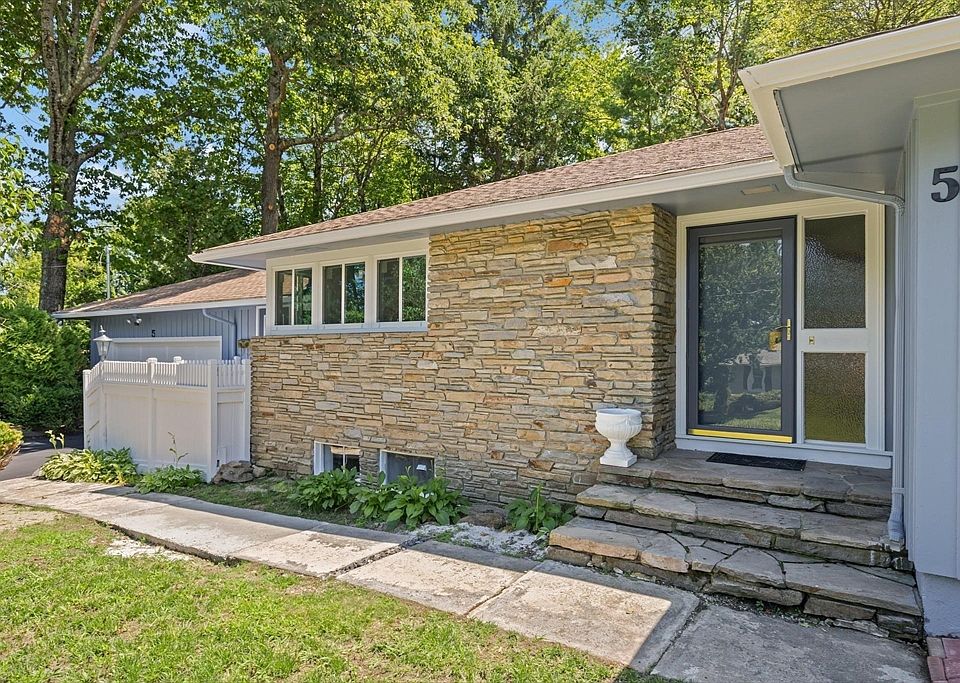 1st image of 5 Woodland Dr