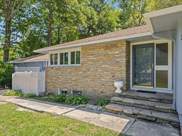 5 Woodland Dr, Paxton, MA 01612