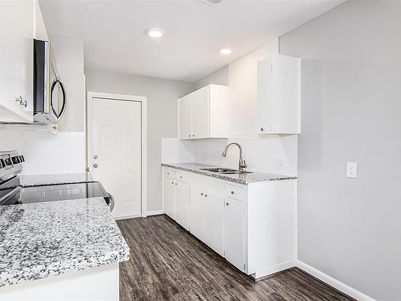 3rd image of 7401 Nightingale Cir