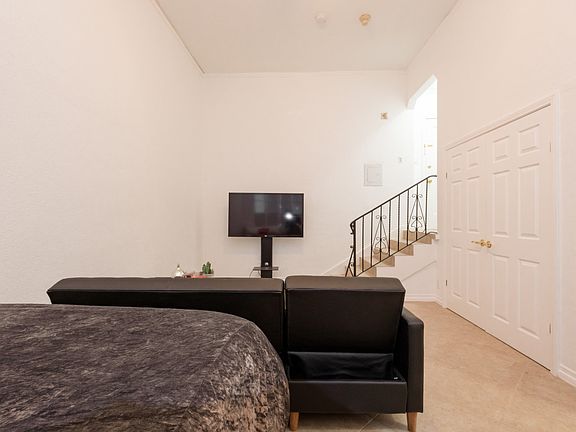5th image of 205 Washington Ave APT 112