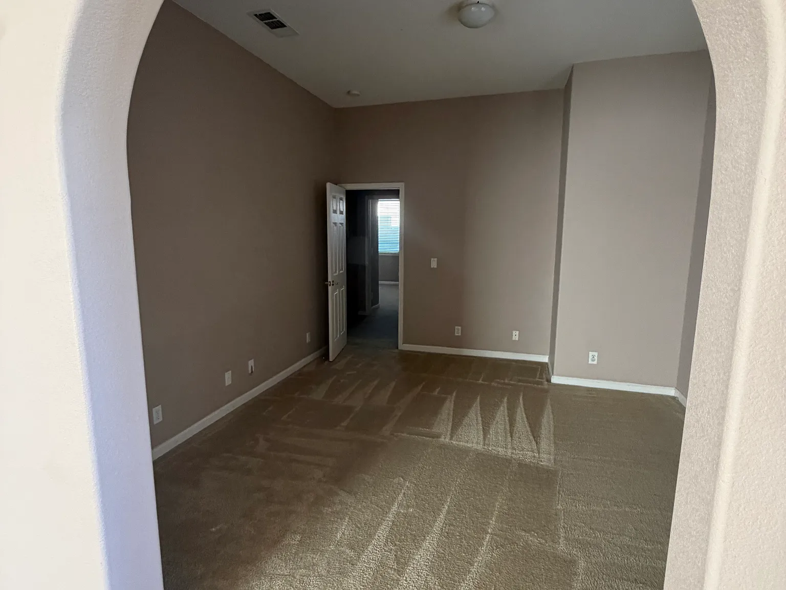3 bed, 2188 sqft, $2,350 — Photo 3