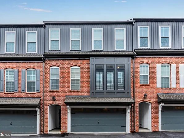 1352 Station House Ln, Mechanicsburg, PA 17055