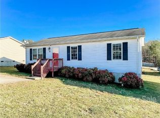 24 Redwood Ct, Hickory, NC 28601