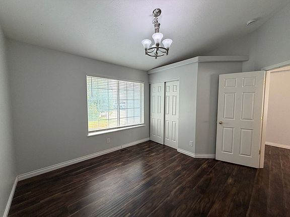 3rd image of 1537 Foxglove Ave