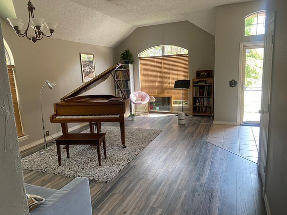 4th image of 4409 Sunny Oak Ln