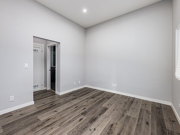 5th image of 1517 W 12th Pl APT 8