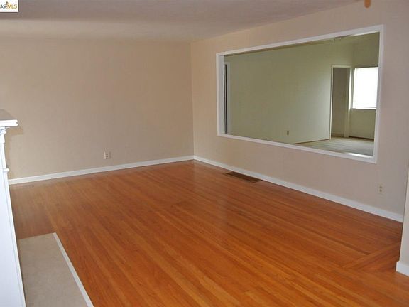 4th image of 279 Sierra Dr