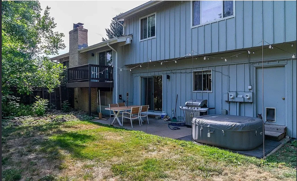 2623 Sherwood Cir — Photo 3