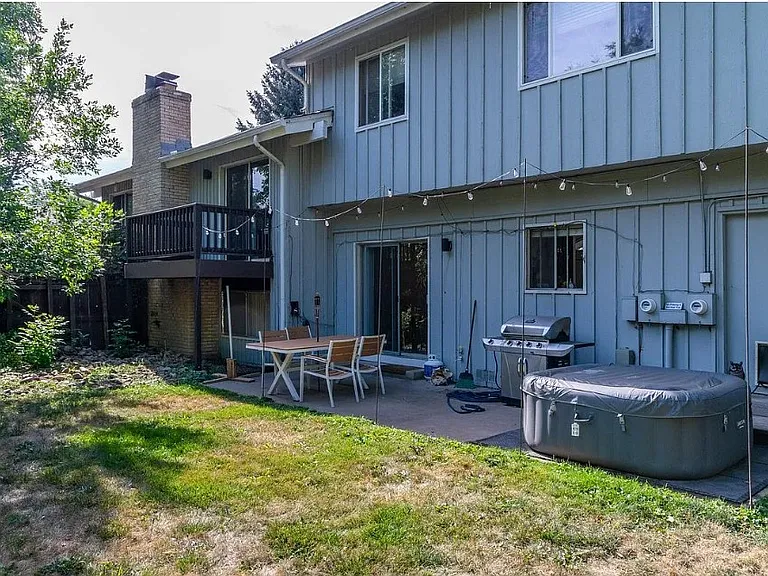2623 Sherwood Cir — Photo 3