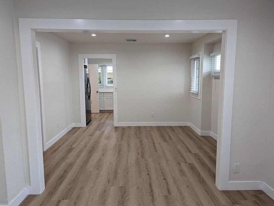 1st image of 10813 Larch Ave #10817