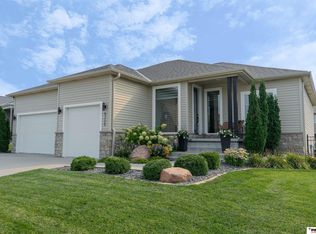 6725 Monarch Dr, Lincoln, NE 68516