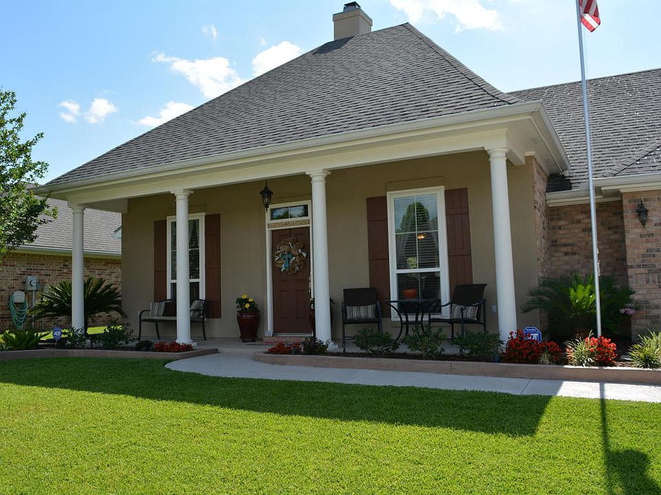 1st image of 305 N Lakepointe Dr