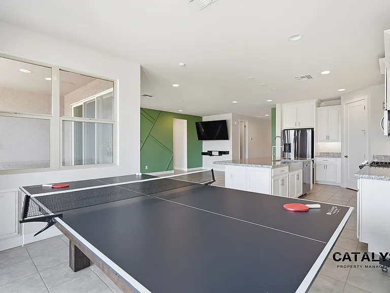 6926 W Winston Dr — Photo 15