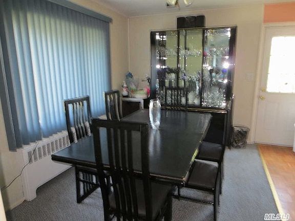 4th image of 10 Manchester Dr
