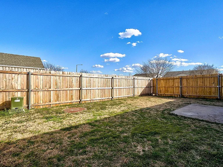 2406 Leeds Ln — Photo 15