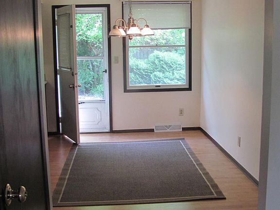 4th image of 381-383 Huber Village Blvd