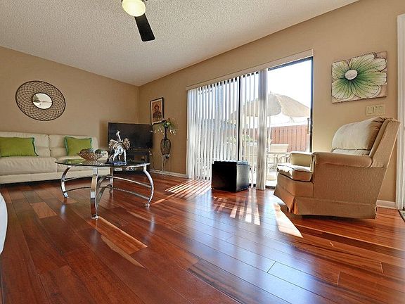 3rd image of 360 E Waverly Pl