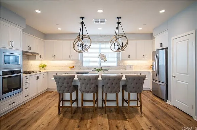 4 bed, 3.5 bath, 2302 sqft, $5,500 — Photo 1