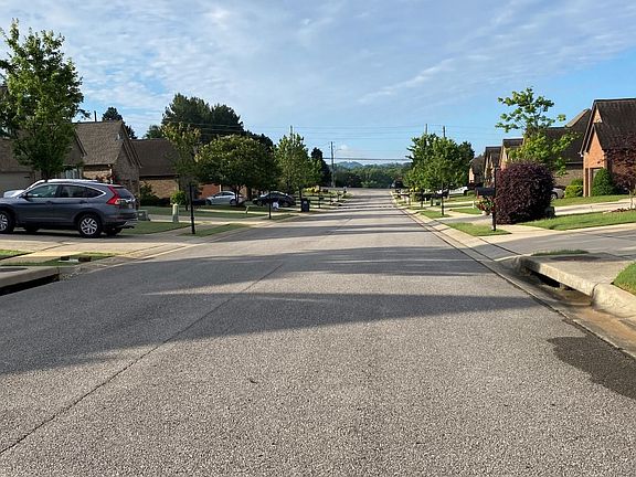 4th image of 5176 Yorkshire Dr