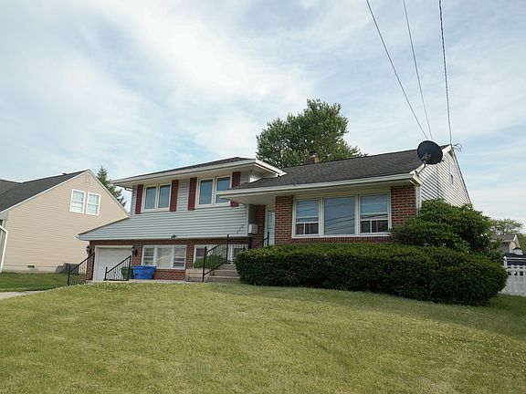 2nd image of 222 Belle Arbor Dr