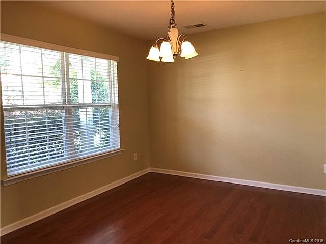 2nd image of 712 Hope St