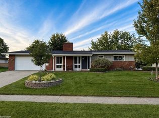 51195 Peach Tree Ln, Shelby Township, MI 48316