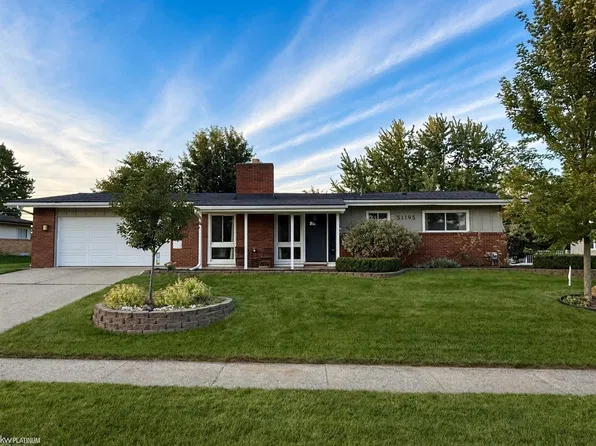 51195 Peach Tree Ln, Shelby Township, MI 48316
