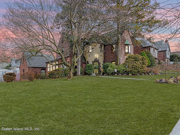 4th image of 15 Westbury Ave