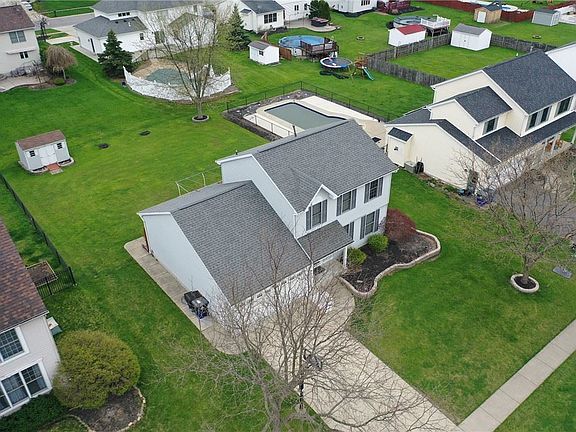 3rd image of 3382 Creekview Dr