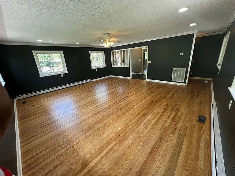 826 Claremont Ct — Photo 5
