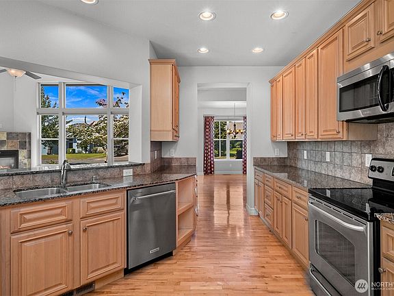 4th image of 875 N Park Street