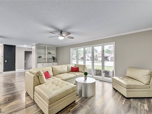 2nd image of 10827 Meadow Trl