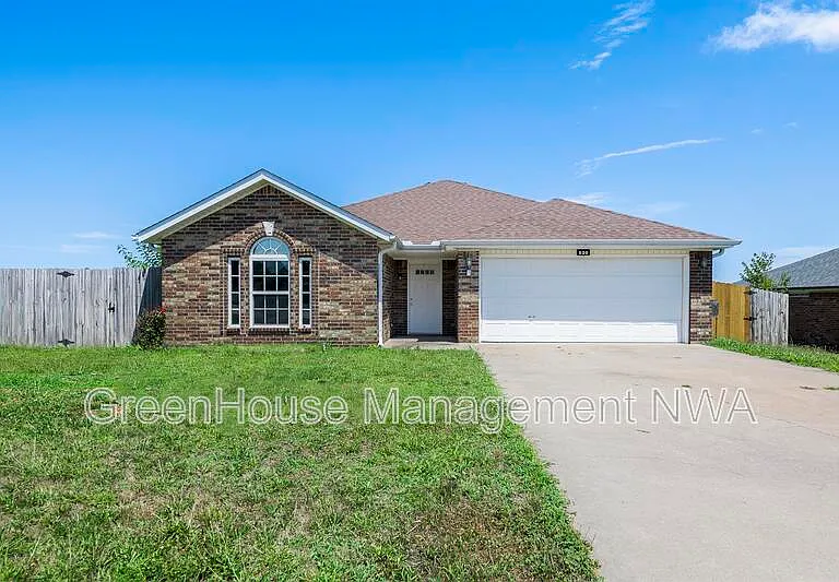 520 Dewberry Ln — Photo 1