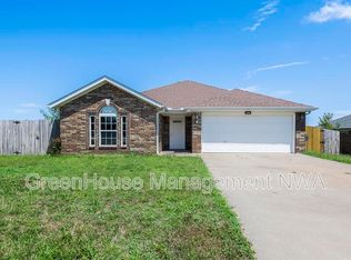 520 Dewberry Ln, Centerton, AR 72719