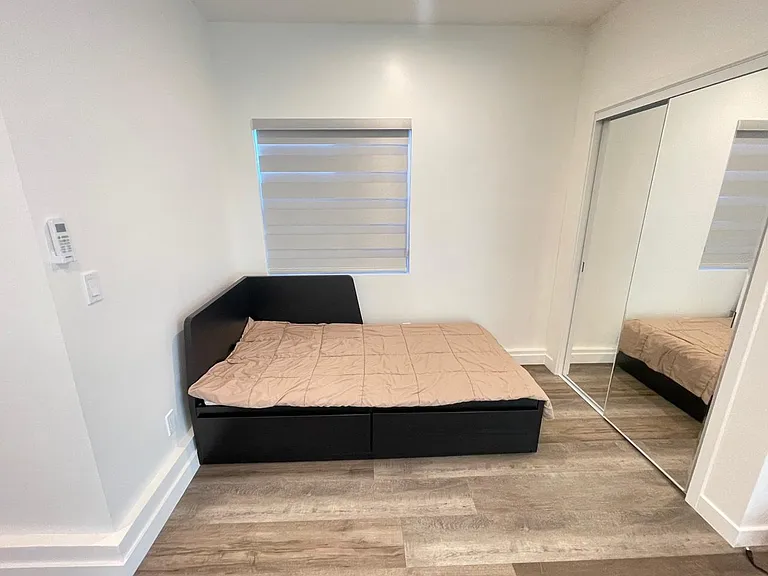 4629 1/2 La Crescenta Ave — Photo 4
