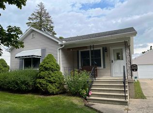 705 Burns St, Essexville, MI