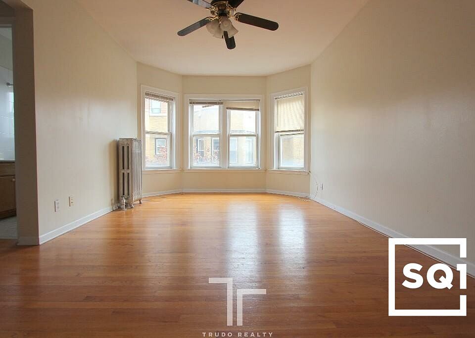 1st image of 3912 N Pine Grove Ave APT 3924-1W